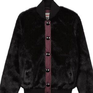 Chic, black hunter bomber jacket with beautiful quilting